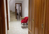 Дом с участком на продажу в городе Vilafranca del Penedès. Фото