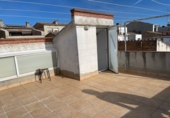 Дом с участком на продажу в городе Vilafranca del Penedès. Фото