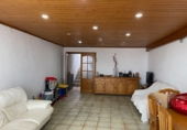 Дом с участком на продажу в городе Vilafranca del Penedès. Фото