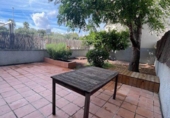 Таунхаус с участком на продажу в городе Vilafranca del Penedès. Фото