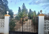 Фермерский дом с участком на продажу в городе Morón de la Frontera. Фото