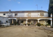 Фермерский дом с участком на продажу в городе Morón de la Frontera. Фото