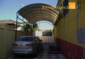 Отдельно стоящий дом с участком на продажу в городе Morón de la Frontera. Фото