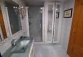 Дом с участком на продажу в городе Вальверде-дель-Махано. Фото