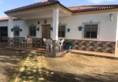 Xalet independent amb terreny en venda a Lora del Río ref.: TR56557 foto