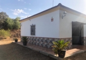 Xalet independent amb terreny en venda a Lora del Río ref.: TR56557 foto