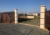 Отдельно стоящий дом с участком на продажу в городе Лора-дель-Рио. Фото