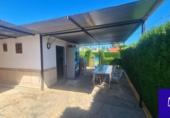 Chalet independiente con terreno en venta en Lora del Río ref: TR209593 foto