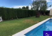 Xalet independent amb terreny en venda a Lora del Río ref.: TR187668 foto