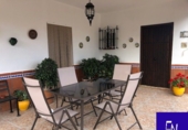 Xalet independent amb terreny en venda a Lora del Río ref.: TR187668 foto