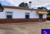 Xalet independent amb terreny en venda a Lora del Río ref.: TR187668 foto