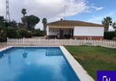 Xalet independent amb terreny en venda a Lora del Río ref.: TR187668 foto
