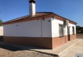 Chalet independiente con terreno en venta en Lora del Río ref: TR344361 foto