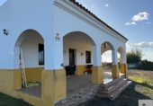 Xalet independent amb terreny en venda a Cantillana ref.: TR365149 foto