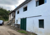 Отдельно стоящий дом с участком на продажу в городе Salas. Фото