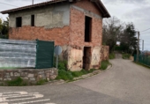 Дом с участком на продажу в городе Lugo de Llanera. Фото