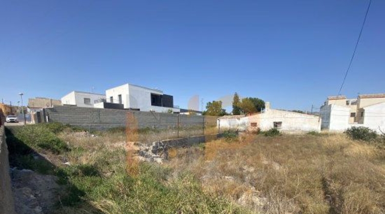 Almería - El Pilar - 2360m2