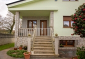 Chalet independiente con terreno en venta en Lugo ref: TR390688 foto