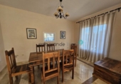 Вилла с участком на продажу в городе La Línea de la Concepción. Фото