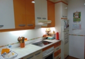 Дом с участком на продажу в городе Вальдепеньяс. Фото