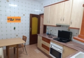 Отдельно стоящий дом с участком на продажу в городе Вальдепеньяс. Фото