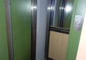 Отдельно стоящий дом с участком на продажу в городе Вальдепеньяс. Фото