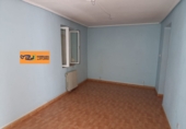 Дом с участком на продажу в городе Вальдепеньяс. Фото