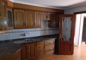 Дом с участком на продажу в городе Вальдепеньяс. Фото