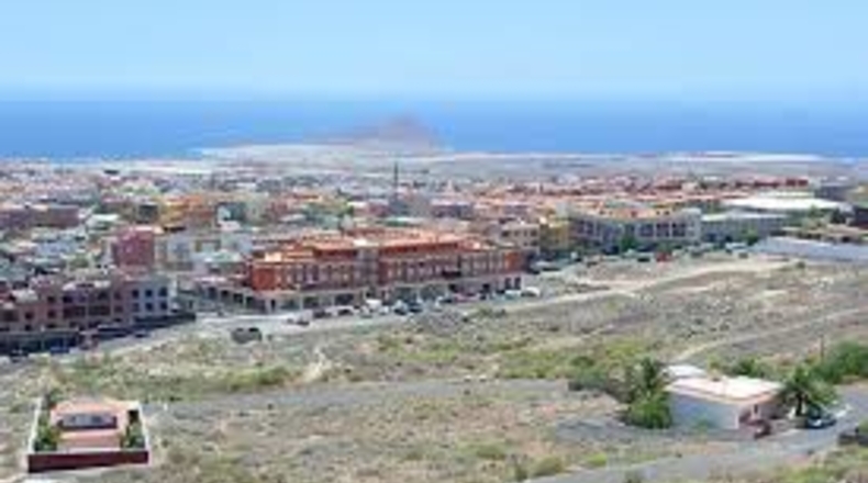 Santa Cruz de Tenerife - San Isidro - 1680m2