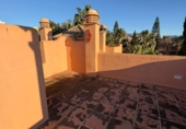 Отдельно стоящий дом с участком на продажу в городе Campo-Mijas. Фото