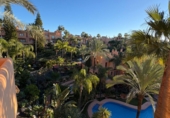 Отдельно стоящий дом с участком на продажу в городе Campo-Mijas. Фото