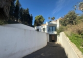 Chalet independiente con terreno en venta en Estepona ref: TR360644 foto