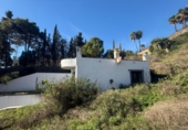 Chalet independiente con terreno en venta en Estepona ref: TR360644 foto