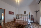 Дом с участком на продажу в городе Ibros. Фото