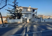 Отдельно стоящий дом с участком на продажу в городе Tàrrega. Фото
