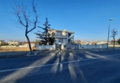 Отдельно стоящий дом с участком на продажу в городе Tàrrega. Фото