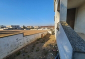 Отдельно стоящий дом с участком на продажу в городе Tàrrega. Фото
