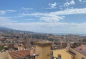 Дом с участком на продажу в городе Torre del Mar. Фото