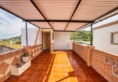 Дом с участком на продажу в городе Vélez-Málaga. Фото