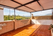 Дом с участком на продажу в городе Vélez-Málaga. Фото