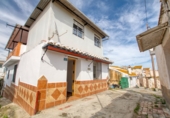 Дом с участком на продажу в городе Vélez-Málaga. Фото