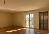 Отдельно стоящий дом с участком на продажу в городе Torre del Mar. Фото