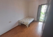 Отдельно стоящий дом с участком на продажу в городе Vélez-Málaga. Фото