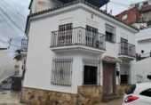 Дом с участком на продажу в городе Vélez-Málaga. Фото