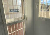 Отдельно стоящий дом с участком на продажу в городе Vélez-Málaga. Фото