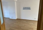 Отдельно стоящий дом с участком на продажу в городе Vélez-Málaga. Фото