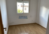 Отдельно стоящий дом с участком на продажу в городе Vélez-Málaga. Фото