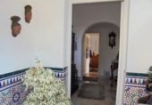 Отдельно стоящий дом с участком на продажу в городе Vélez-Málaga. Фото