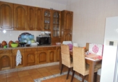 Отдельно стоящий дом с участком на продажу в городе Vélez-Málaga. Фото