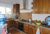 Отдельно стоящий дом с участком на продажу в городе Vélez-Málaga. Фото